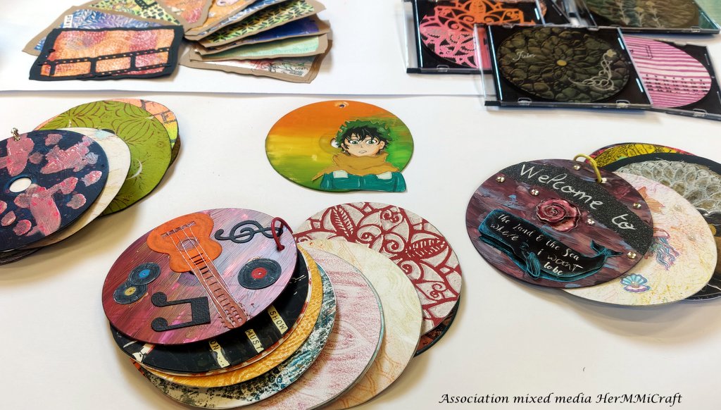 Upcycling de CDs, à l'association Hermmicraft de l'Hermitage (35)