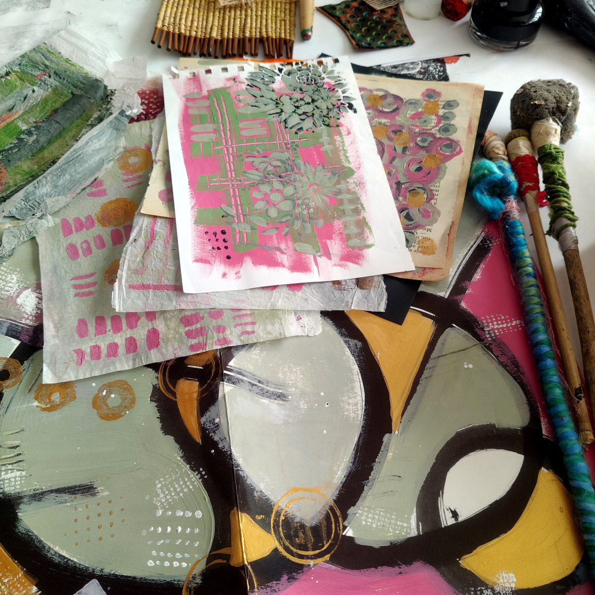 Stage Mixed media 14 février 2026 Cité des Arts - création d'un Zine - exemple de fonds et marques faites au pinceau éponge